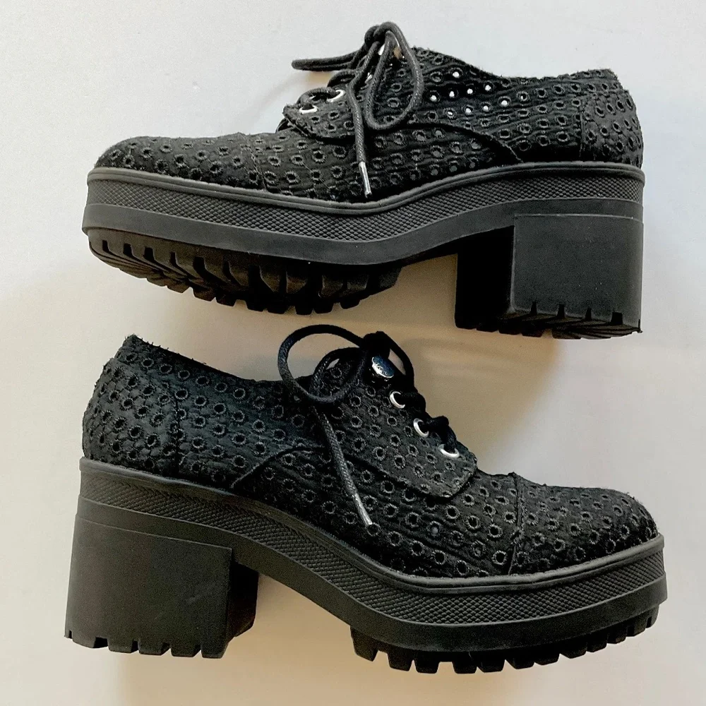 URBAN OUTFITTERS Eyelet Oxford Platform Black Size 7 LIKE NEW